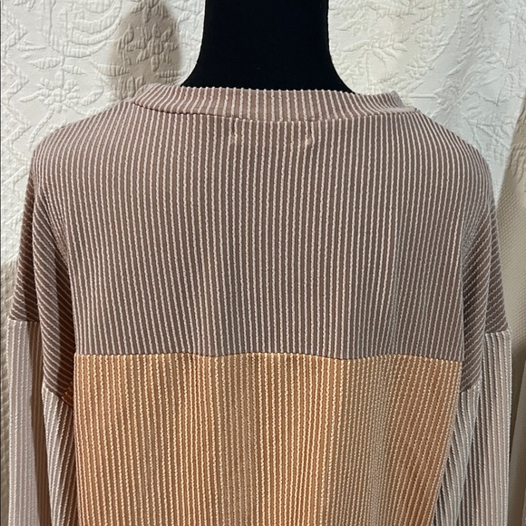 Colorblock Ribbed Women’s‎ Top, size medium - Picture 6 of 10